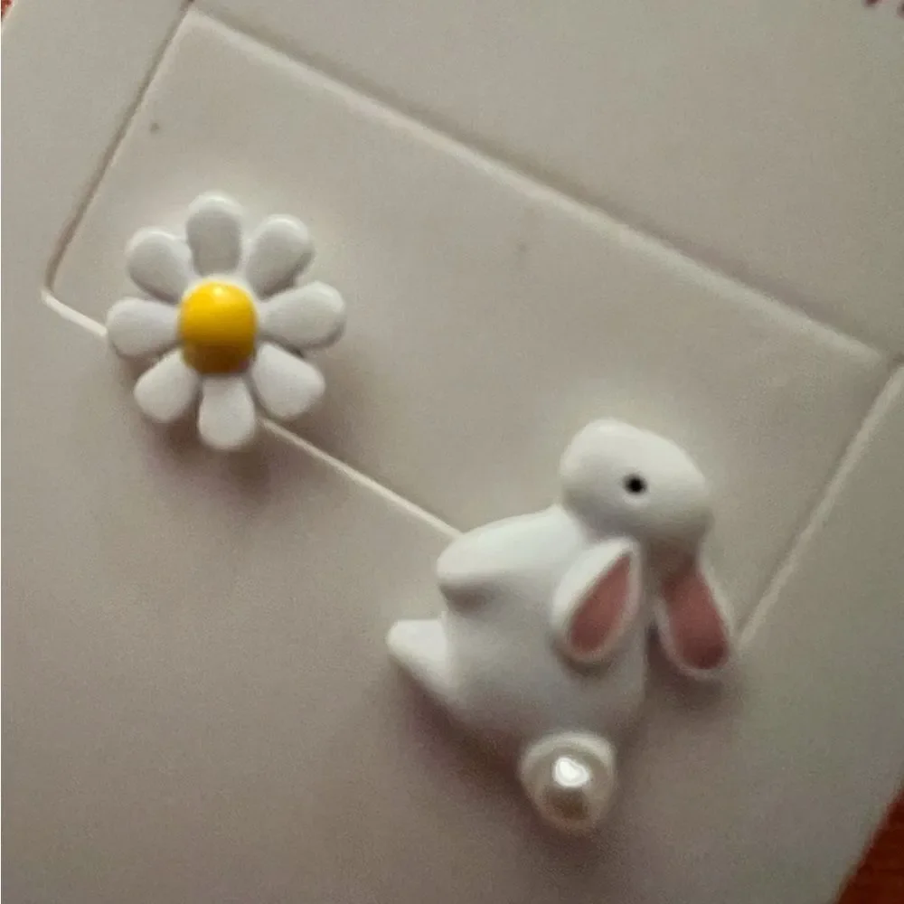 🐰 Betsey Johnson mismatched flower & bunny earrings 🐰 - Picture 3 of 5